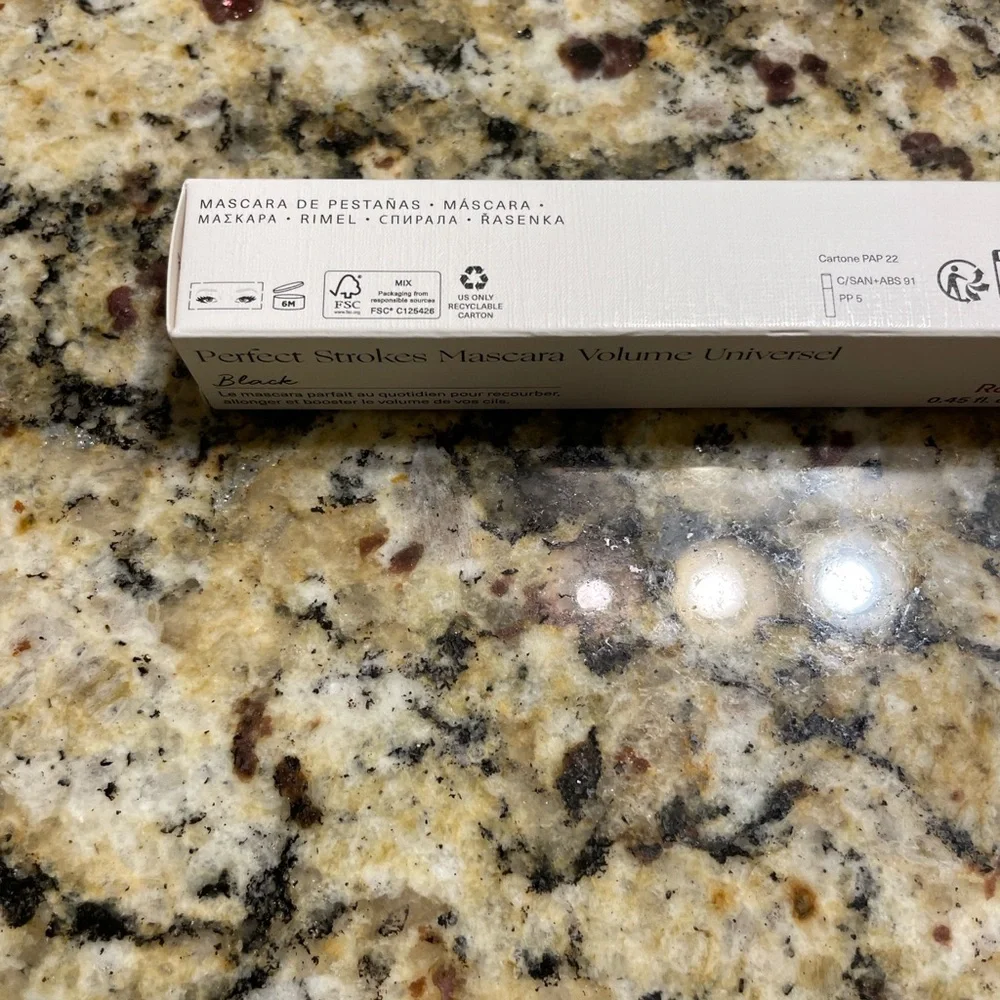 Rare Beauty Perfect Strokes Universal Volumizing Mascara — Black